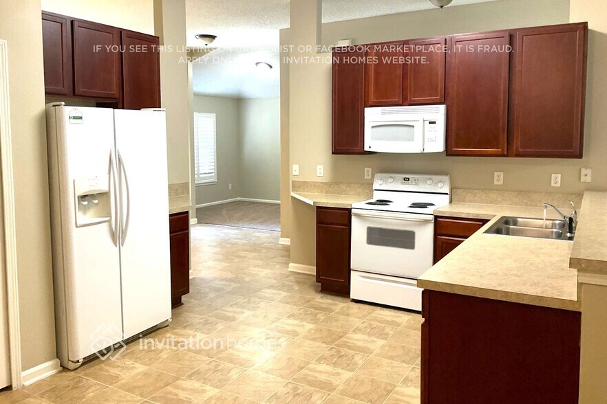 Building Photo - 2513 Royal Pointe Dr