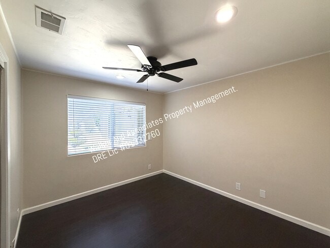 Building Photo - 622 Farrell Dr
