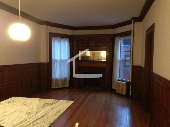 Building Photo - 861 Beacon St #2B Boston MA 02215