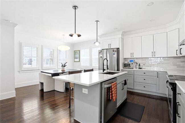 Building Photo - 496 Shannon Dr SW