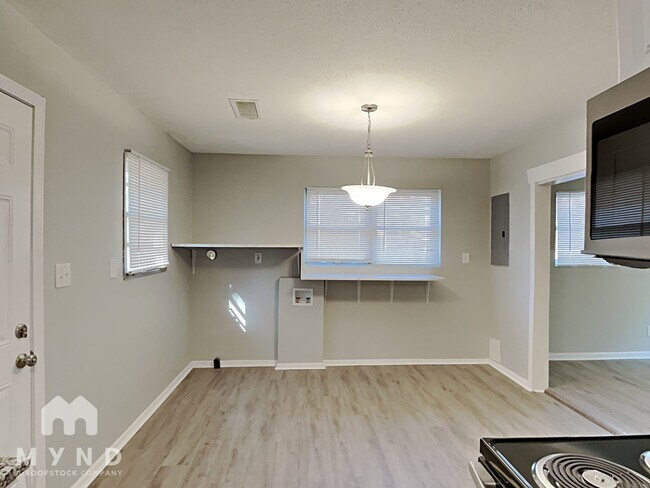 Building Photo - 5575 Oglesby Rd