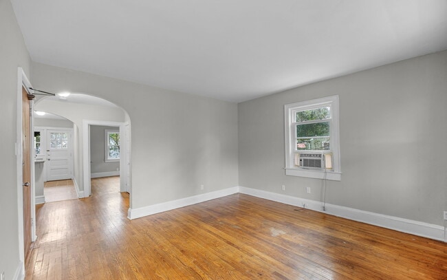 Building Photo - 819 W 51st St