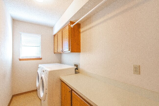 Building Photo - 8425 Timberwood Ln