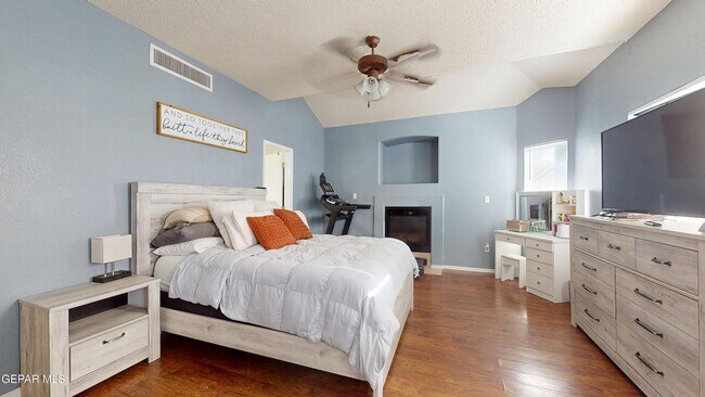 Building Photo - 10803 Elise St