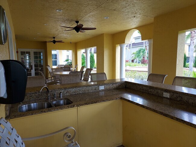 Building Photo - 5551 Bentgrass Dr