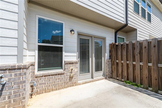 Building Photo - 2414 Morgan Pl Dr