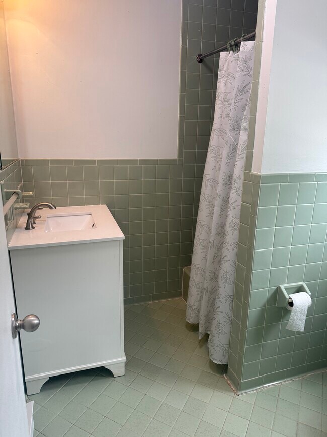 Building Photo - 12445 Dixie Dr