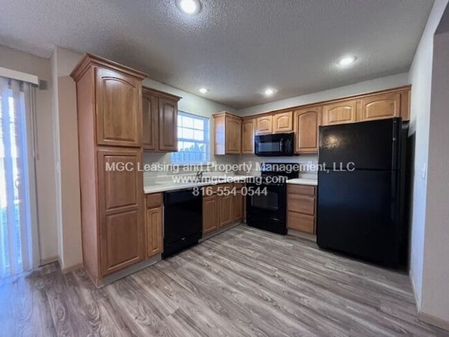 Building Photo - Timbers East Townhomes - 1,300+ Sq. Ft. Townhome with Garage – Move-In Ready