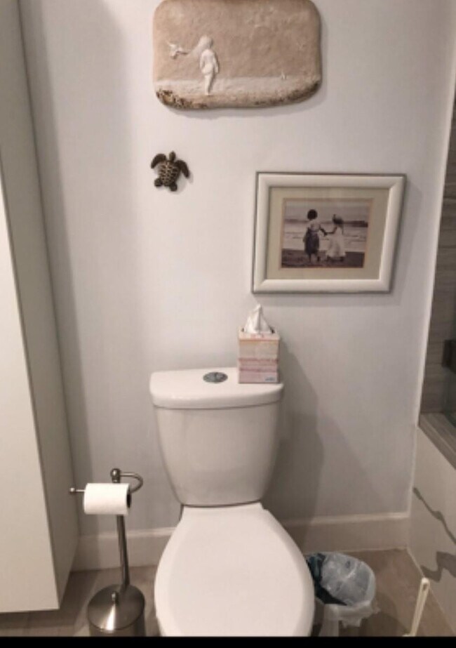 Building Photo - 330 Ave