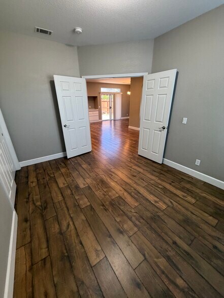 Building Photo - 1605 Paseo Flores Dr