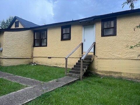Building Photo - 815 W New York Ave