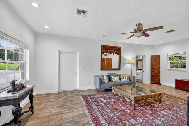 Building Photo - 6225 Pine Dr