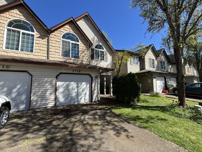 Building Photo - Spacious 3 Bedroom Home with Open Layout, Vaulted Bedrooms & Trail Access