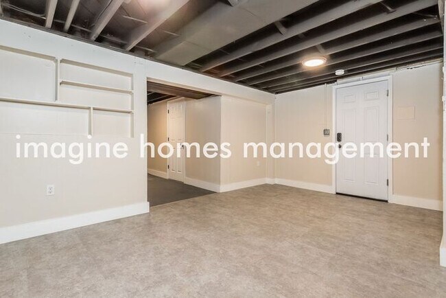 Building Photo - Charming 3 Bedroom for Rent in Brookline!