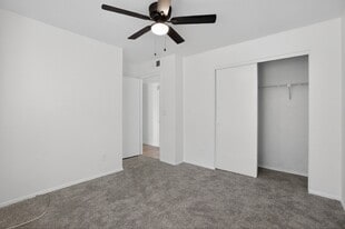 Building Photo - 6911 W Villa Rd