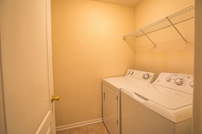 Building Photo - 1777 Biscayne Bay Cir
