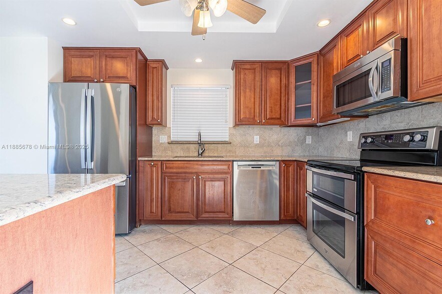 Building Photo - 121 Golden Isles Dr