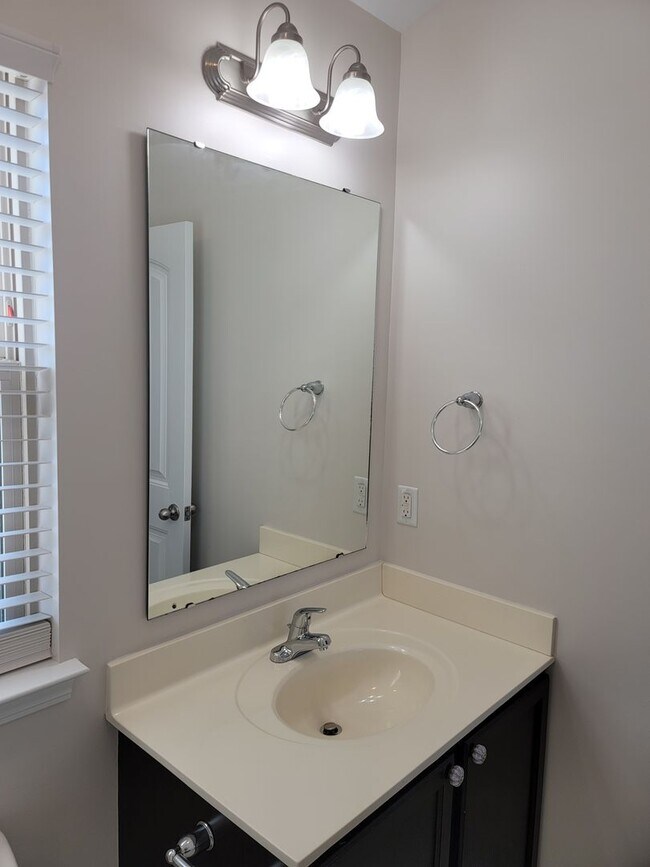 Building Photo - Immaculate 4 Bedroom, 3.5 Bath Home Located in Established Neighborhood. Minutes from Fort Bragg!