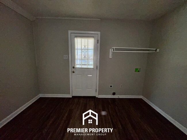 Building Photo - 3BR/2BA Memphis Rental with Hardwood Floors & Open Kitchen Layout