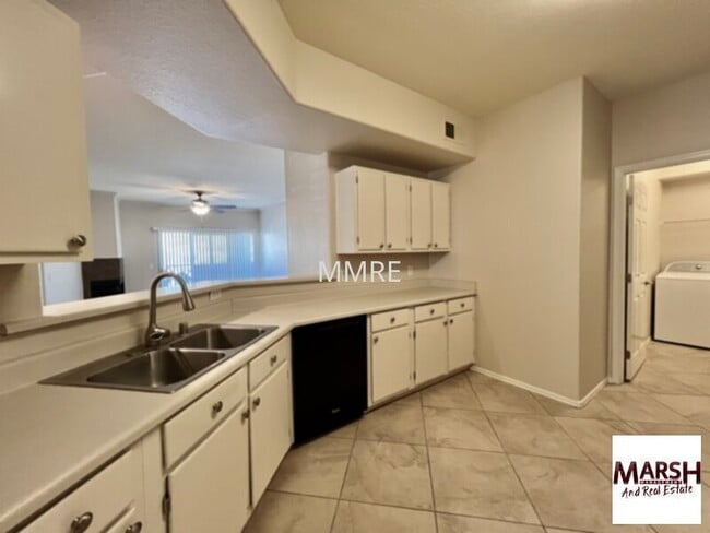 Building Photo - Beautiful 2 bedroom condo with 1 car garag...