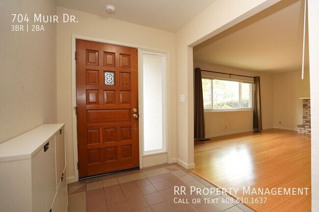 Building Photo - 704 Muir Dr