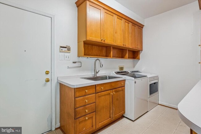 Building Photo - 7804 Lonesome Pine Ln
