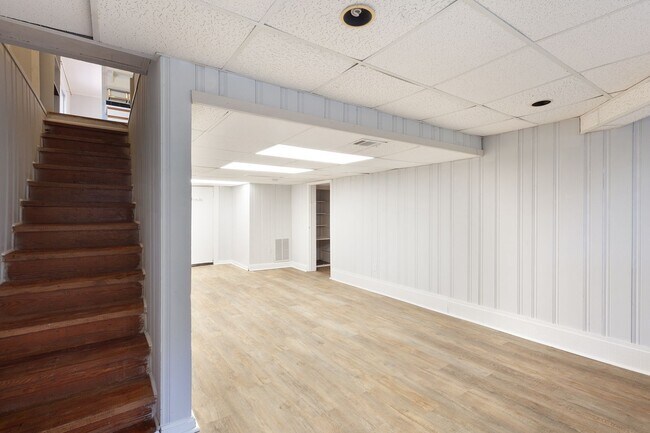 Building Photo - 3BR/2.5BA in Ideal Smyrna Location w/ Deck...
