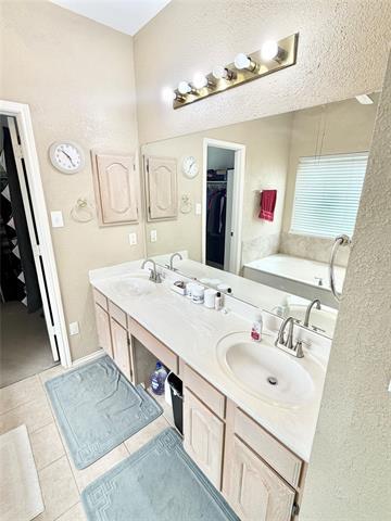 Building Photo - 652 Forest Hill Dr