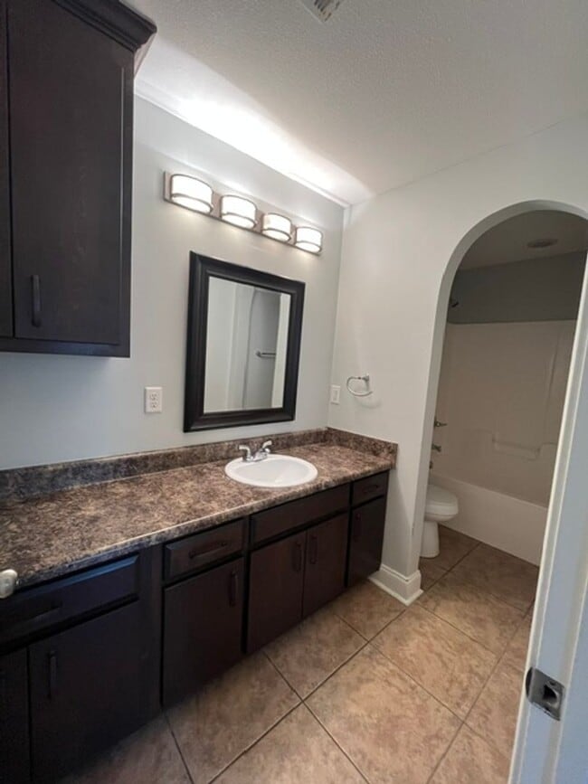 Building Photo - 120 Laurelwood Ct