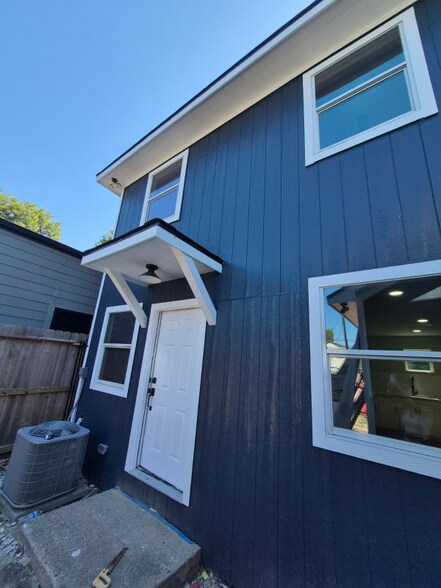 Primary Photo - 3268 Holman St