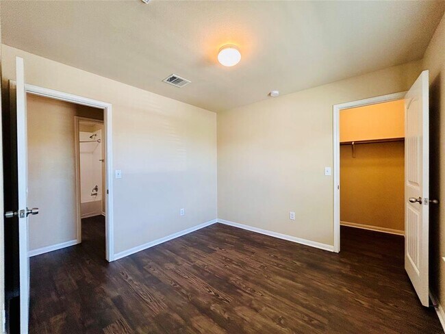 Building Photo - 15205 Wideleaf Cove