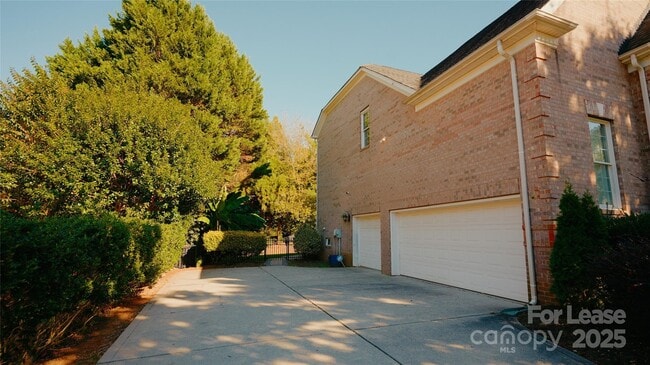 Building Photo - 12325 Summer Breeze Ct