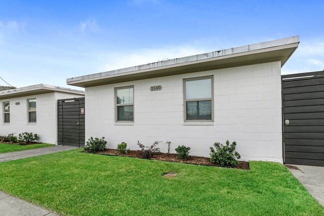 Building Photo - Charming Studio in Mid-City New Orleans – Utilities Included, Modern Kitchen, Shared Laundry