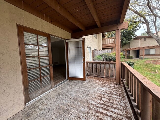 Building Photo - Spacious Updated Bonita Condo