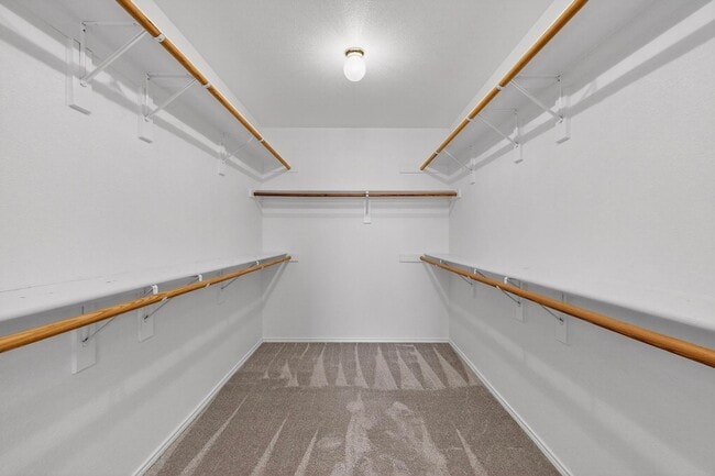 Building Photo - 415 Hidden Ridge Dr