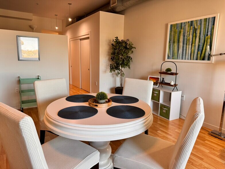 Building Photo - 889 Date St