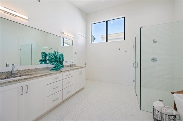 Building Photo - 1848 Euclid Ave