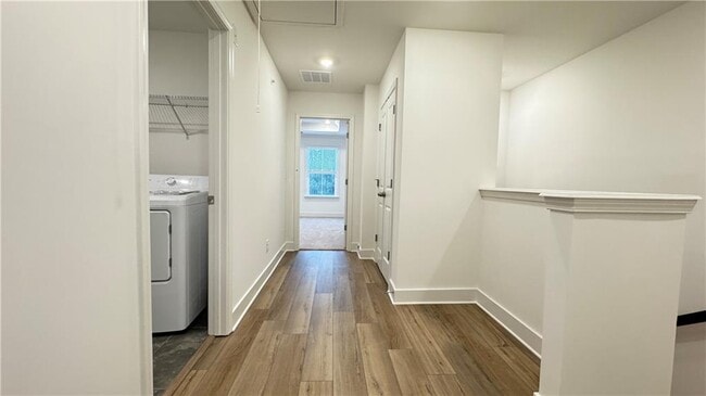 Building Photo - 813 Atkins Ln