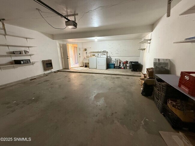 Building Photo - 3234 Highridge St