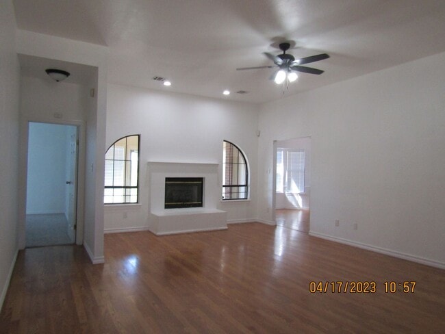 Building Photo - 4104 SW Wendy Dr