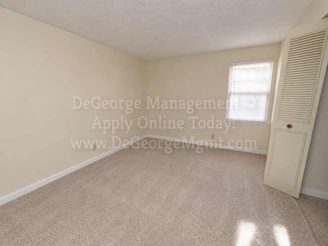 Building Photo - 2 Bedroom 1 Bath Ranch Apartment Home with washer dryer hookups for rent in Newark, NY