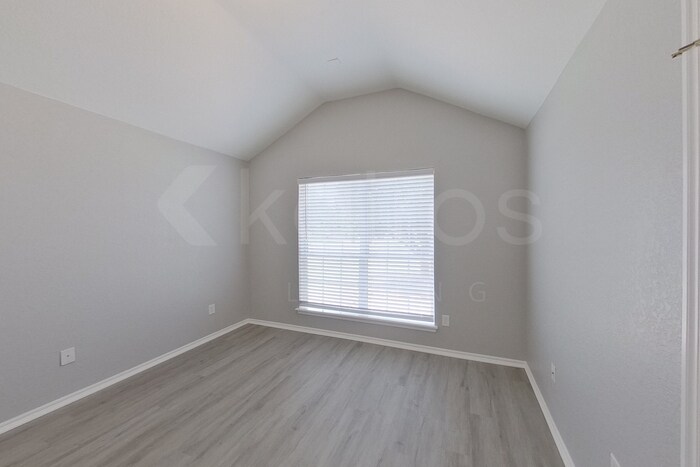 Building Photo - 113 Great Oaks Dr