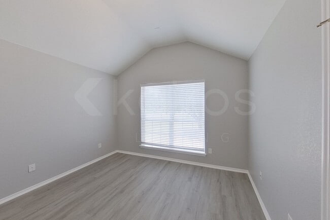 Building Photo - 113 Great Oaks Dr