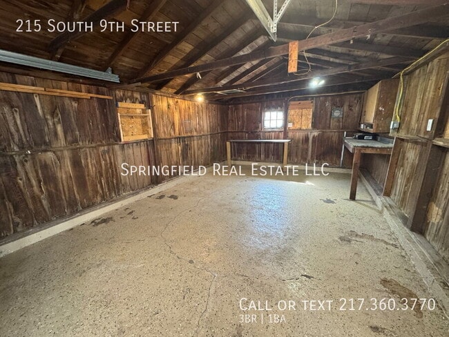 Building Photo - 215 S 9th St