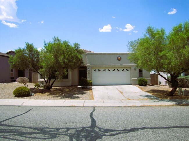 Building Photo - Spacious 3BR/2BA/2.5 CG, 2167 sq.ft. renta...