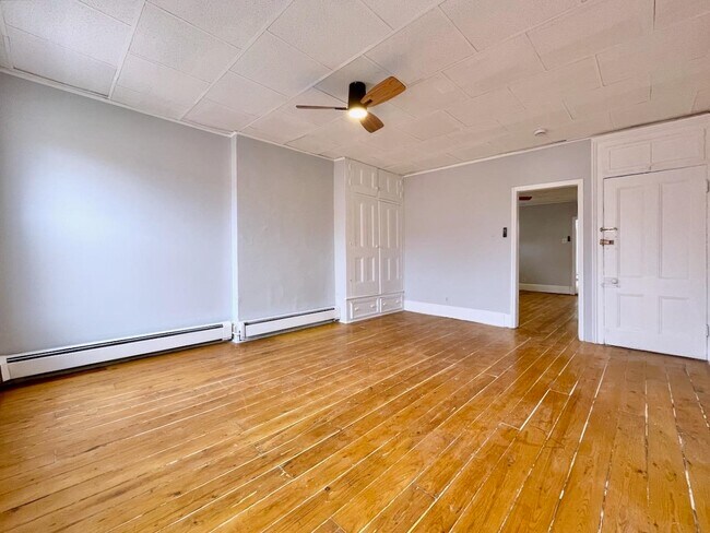 Building Photo - 259 3rd St