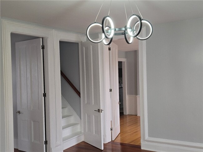 Building Photo - 41 Maple St