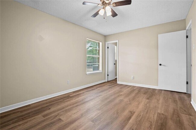 Building Photo - 5417 Quail Run E