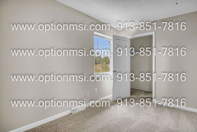 Building Photo - **Spacious 2-Bedroom Duplex in a Cul-de-Sac!**
