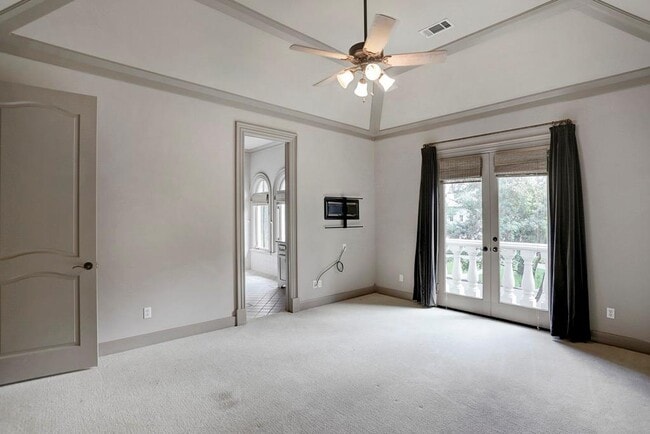 Building Photo - 5528 Holly Springs Dr